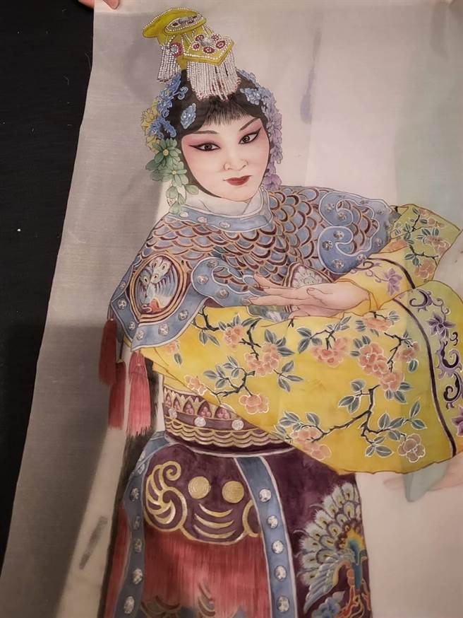 国家文艺奖得主魏海敏近期开始写书法、画水墨画，描绘自己的剧照，图为她所画的虞姬。（李欣恬摄）