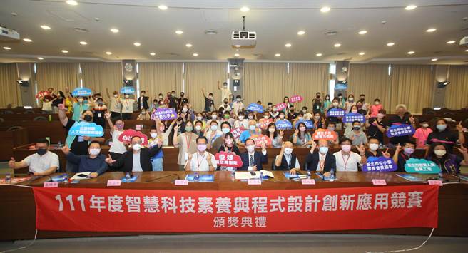 7月24日新北賽區決賽場頒獎典禮盛況，參賽選手為全台之冠。(主辦單位提供／李侑珊台北傳真)