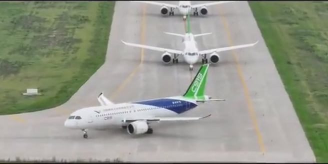 中国商飞公司透露，C919已有28家客户的815架确认或意向订单，其中东航已採购4架，单价约6.53亿元人民币。（图／中国商飞视频截图）