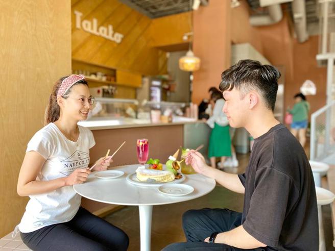 （塔拉朵抢攻情人节商机，推出冰淇淋铸烧舒芙蕾下午茶套餐抢市！图／曾丽芳）