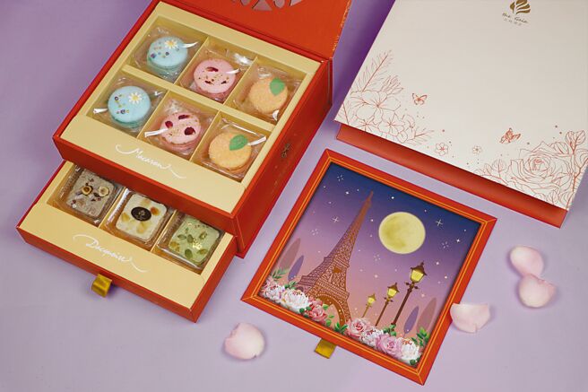 大地酒店首度推出「大地之旅 法式中秋」礼盒，极具浪漫风格的造型和星级美味甜点，送礼自用两相宜。图／大地酒店提供