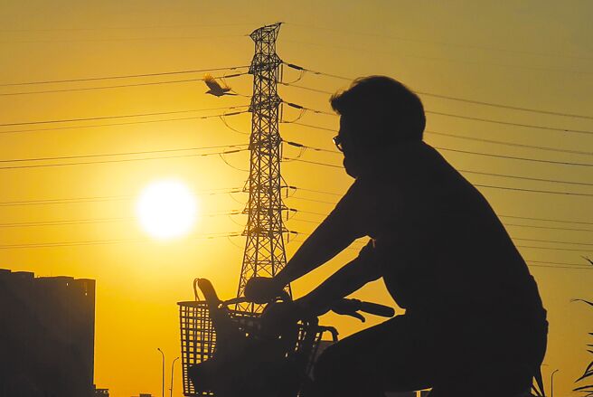 缺电危机加深！日前出炉的新版电力供需报告，预测2023年备用容量率为11.3％，明年将是未来6年缺电最严重的1年。（姚志平摄）