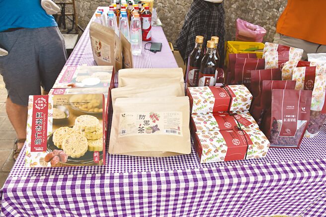 公馆乡农会推出最新的红枣防御茶冲泡饮用非常方便。（谢明俊摄）