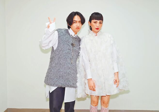 魏如萱（右）昨在高雄巨蛋开唱，邀来林宥嘉担任嘉宾对唱。（好多音乐提供）