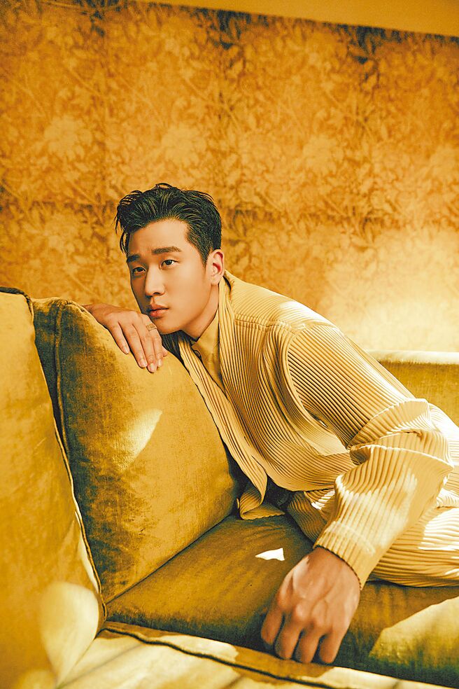 周興哲在新歌MV飾演機器人。（星空飛騰提供）