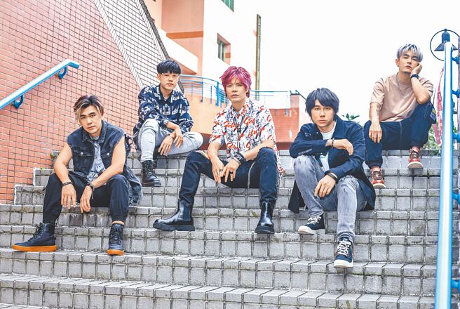 暌违近3年，八三夭将第3度唱进台北小巨蛋。（粘耿豪摄）