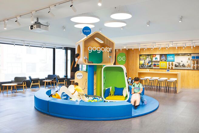 Gogoro台南公园亲子都会概念店拥有百坪亲子体验空间。（Gogoro提供）