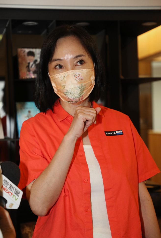 国民党高雄市长参选人柯志恩（见图）25日上宝岛联播网〔新闻放鞭炮〕的节目，会后受访表示，她个人还是把林智坚论文定义为台大的丑闻。（刘宗龙摄）