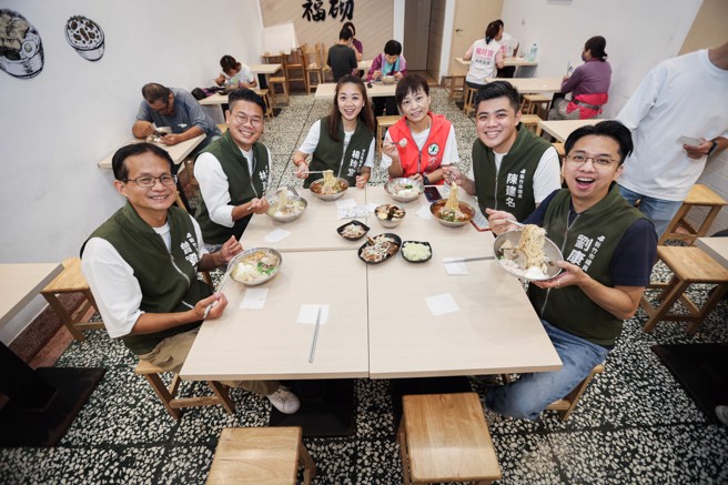 沈慧虹到阿华什锦麵享用早餐。(取自沈慧虹脸书)