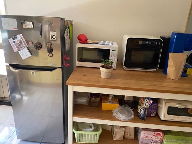 一名男网友表示，家中除了电脑以外该有的电器都有，也都有在用，但电费一期竟只要缴59元。(翻摄自爆废公社公开版)