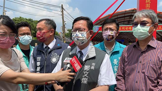 桃园市长郑文灿25日受访时表示，苏宏达没看资料就宣称是丑闻，基本上立场已经偏差。（陈梦茹摄）