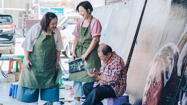 鍾欣凌（左）、楊貴媚、嚴藝文遭國寶藝術家笑稱是「詐騙集團」。（桂田文化藝術基金會提供）