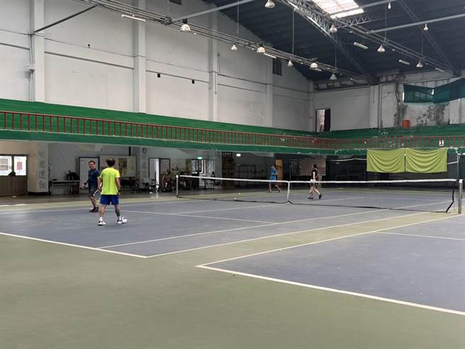 基隆市民体育活动中心年久失修，市府斥资8千多万元修缮，今日上午举行开工典礼。（陈彩玲摄）