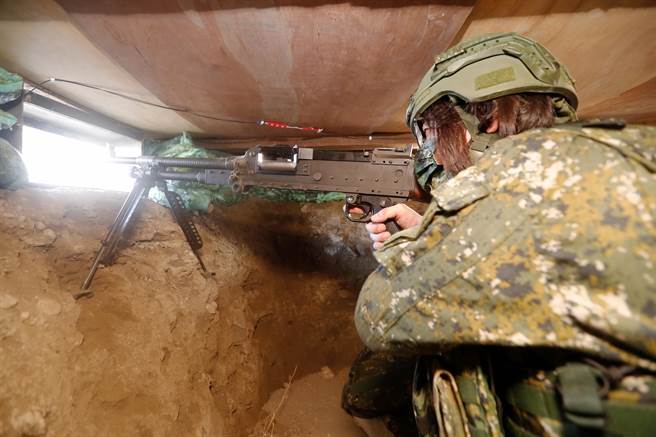 新制教召官兵在射口警戒，防来犯解放军进行突击作战。陈怡诚摄