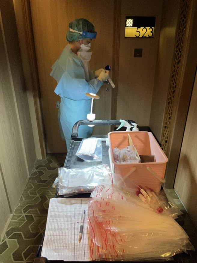 世界杯少棒赛开赛在即，安南医院医护团队到选手下榻饭店完成採检。（台南市立安南医院提供／程炳璋台南传真）