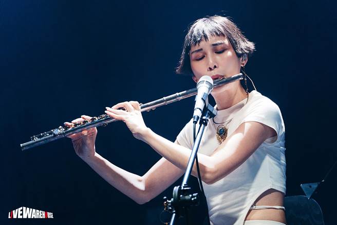 葉穎在台上演奏長笛。（流聲映樂工作室提供）