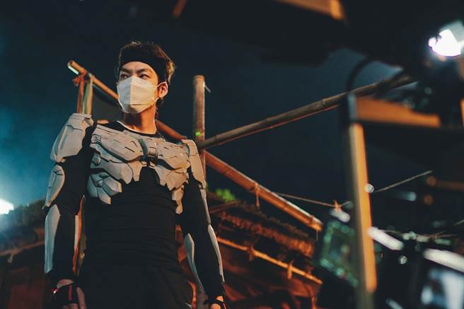 金宇彬重返大银幕，在《外星＋人》中挑战大量动作戏。（车库提供）