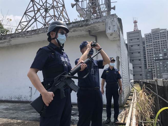 新庄警分局本次成立万安45号演习指挥所，结合民防义警人员，协助引导民眾就近于防空避难处所避难。(新庄警分局提供)
