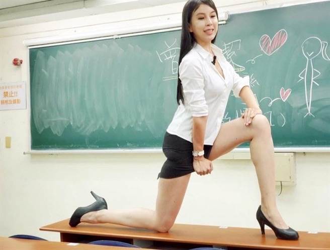 民眾党平镇区市议员参选人曾姸洁曾是业余模特儿，她大秀美腿教拍美照吸引眾人目光。(曾姸洁提供／吕筱蝉桃园传真)