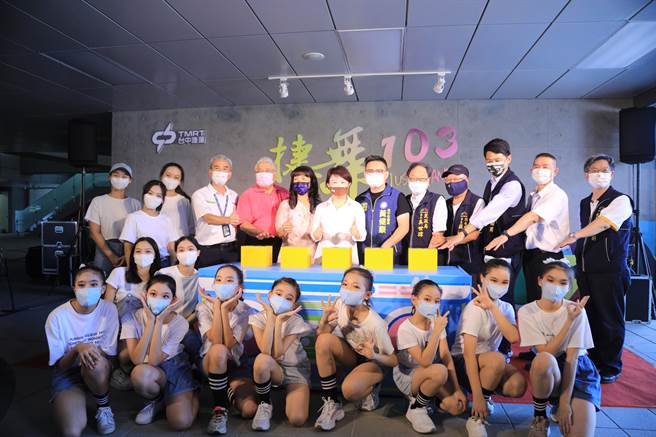 位於台中捷運舊社站的練舞場「捷舞103 Just Dance」25日啟用。(林欣儀攝)