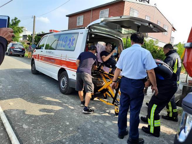 3名消防人员遭呛伤送医。（翻摄照片／李京升苗栗传真）