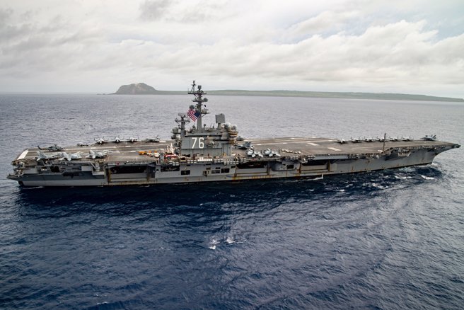 美媒指出，的确有部分美国军方领袖对裴洛西计划访台表达忧虑，美军正为此制订计划，一旦裴洛西决定访台，美军可能要派出航母与战机随行保护。（图／美国海军）