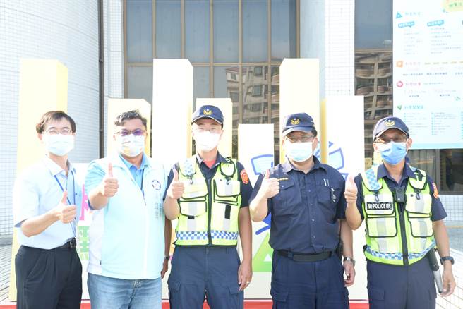 為期5天的嘉義市品牌科普盛事「科學168教育博覽會」今畫下句點，教育處長林立生到場感謝辛苦的工作人員。（嘉義市政府提供∕呂妍庭嘉義傳真）