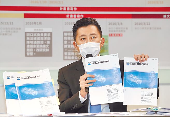 民进党桃园市长参选人林智坚24日举行记者会，强调自己的论文是原创，绝无抄袭。（资料照/刘宗龙摄）