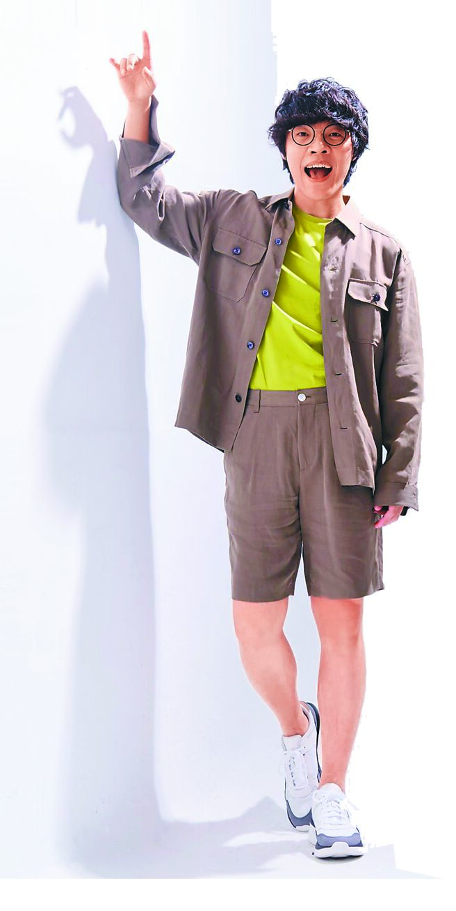 盧廣仲進軍國際歌壇，疫情期間分別與韓國趙休日、香港林家謙跨海合作，8月中還將赴新加坡開演唱會，穿BOSS春夏男裝詮釋#BeYourOwnBOSS時尚主題。（JOJ PHOTO攝）