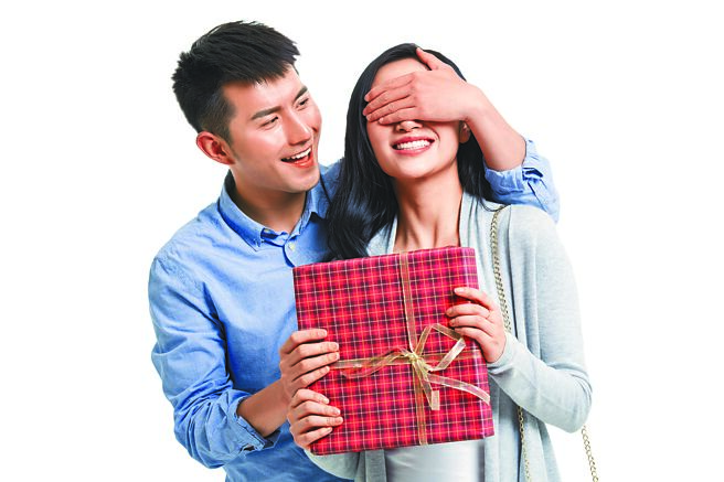 七夕送礼兼顾美观的小家电及3C用品是热门首选。（CFP）