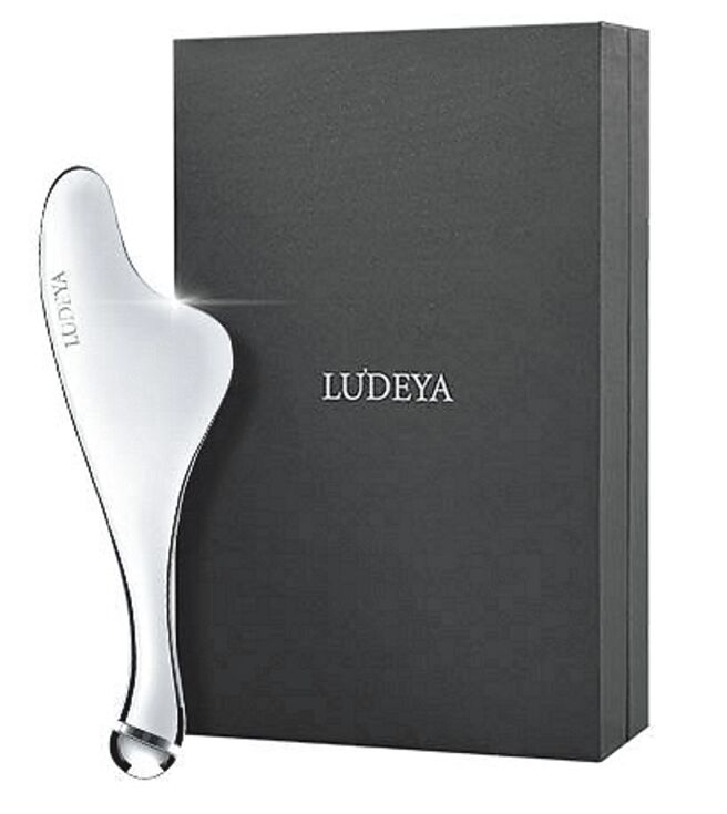 Yahoo奇摩拍卖的LUDEYA微电流紧致提拉美容仪，特价4788元。（Yahoo奇摩拍卖提供）