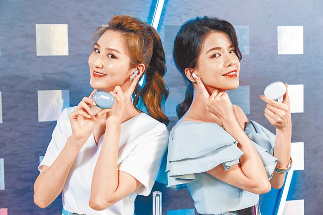 OPPO同步发表全新Enco Air2 Pro，共推出月牙白、破晓灰2色，定价2599元，8月8日前享优惠价2399元。（OPPO提供）