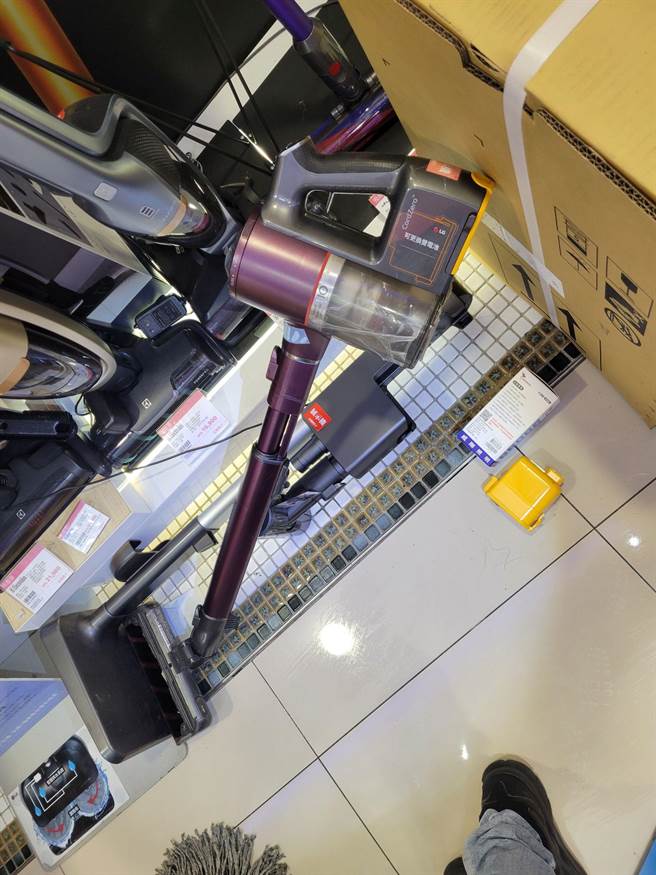 毁损共计约11万元。（警方提供／李奇叡新北传真）