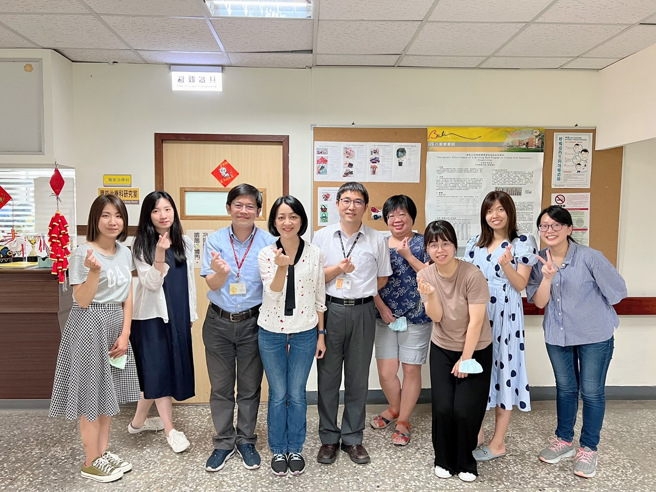 王婉谕到卫生福利部八里疗养院。（照片/八里疗养院提供）