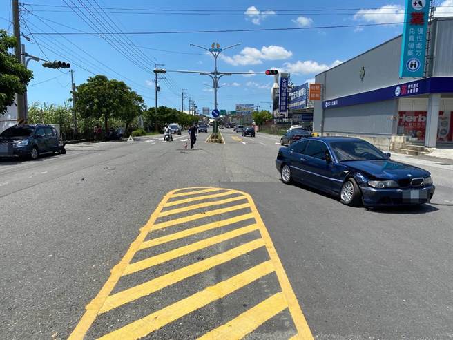 嘉义县新港乡菜公村嘉159线5.5公里处日前大中午发生车祸事故，肇事女子酒测值达0.98MG／L。（警方提供∕吕妍庭嘉义传真）