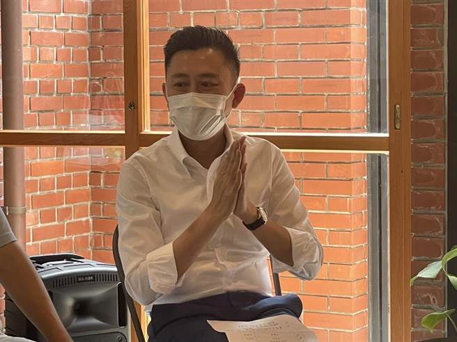 民进党桃园市长参选人林智坚论文、新竹棒球场连番遭批 。（吕筱蝉摄）