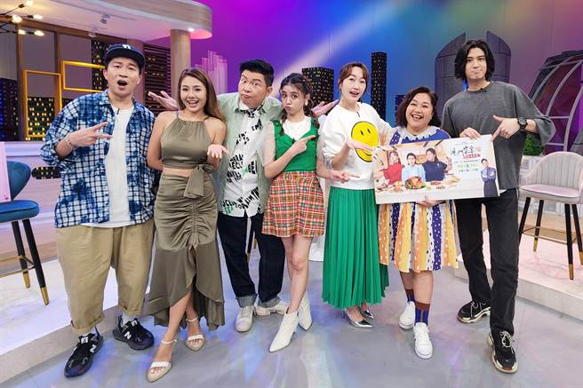 李玉玺（右起）、锺欣凌、巴钰、宇珊、曾国城、徐玮吟、张立东分享搭檔合作的趣事。（卫视中文台提供）
