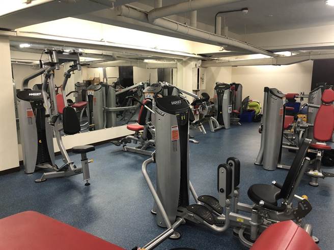 嘉义市立棒球场整修后，新增重训室。（嘉义市政府提供／廖素慧嘉市传真）