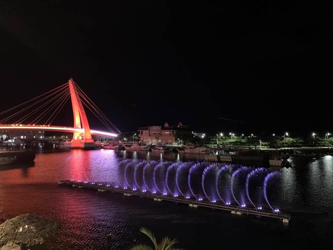 新北市农业局近期推出「北海夜金闪闪」系列活动，从7月底至9月底在北海岸举办水舞、烟火、光影艺术及甘藷焢窑等精彩活动。（新北市农业局提供）