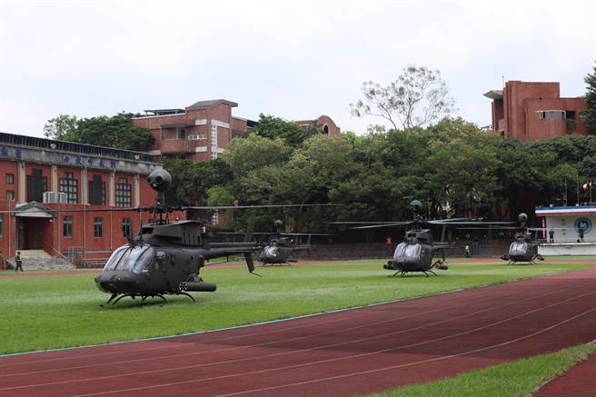 汉光演习执行跨区增兵部属任务，由602旅派遣4架OH-58D战搜直升机前往第3作战区支援作战。（邱立雅摄）