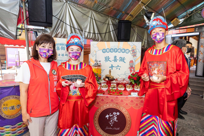 民进党新竹市长参选人沈慧虹（左）。（图／取自沈慧虹脸书）