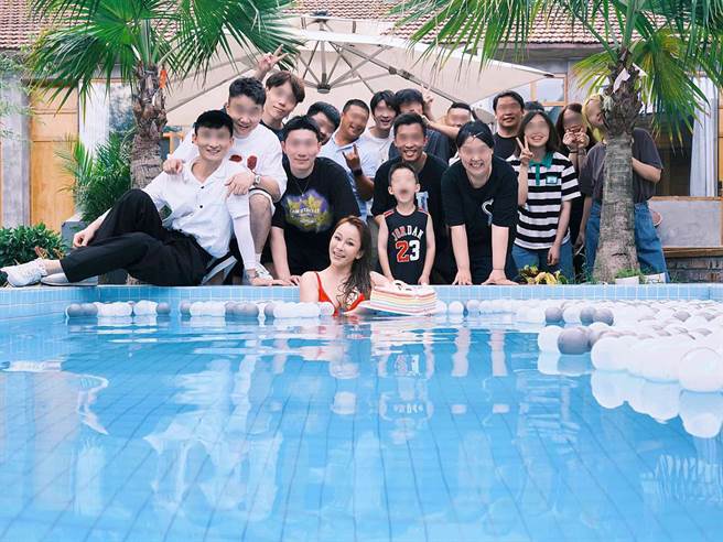 温岚与好友包下民宿开趴庆生。 （岚图娱乐提供）
