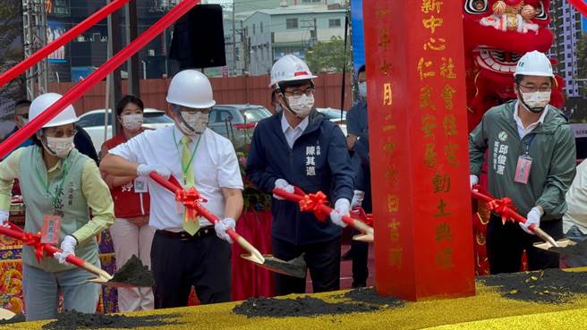 陈其迈今主持「仁武安居社会住宅新建统包工程开工动土典礼」。（柯宗纬摄）