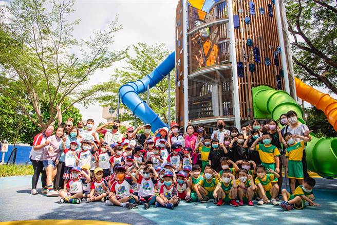 屏东共融公园再添一座，东港大鲔鱼航海乐园欢喜启用。(林和生摄)