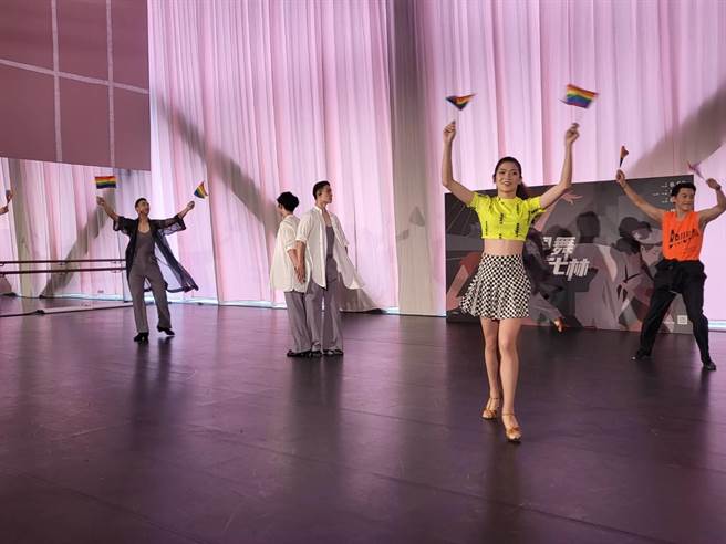 《飙舞士林》融合歷史和时事，还有同志大游行桥段。（李欣恬摄）