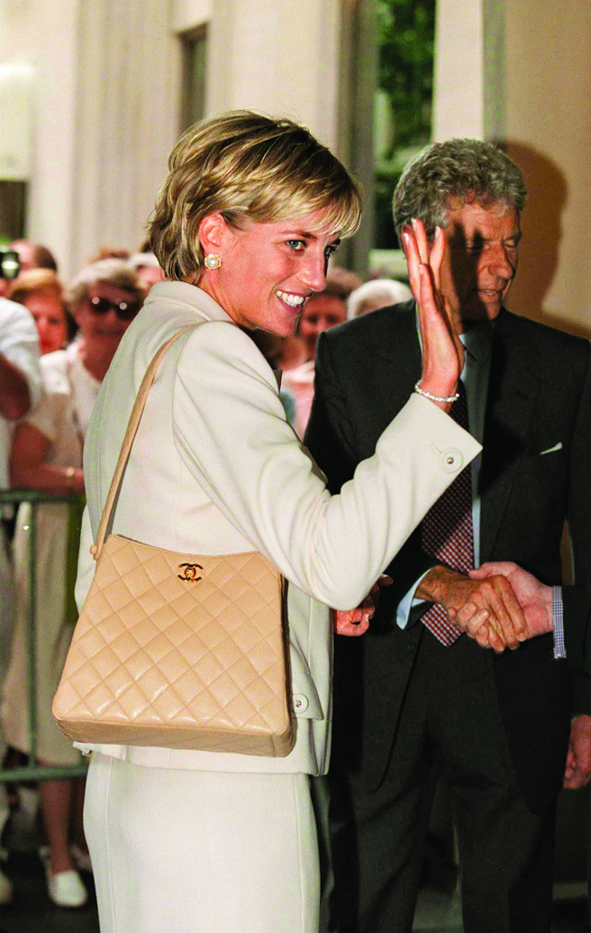 背香奈儿的黛妃。(图/大是文化提供)