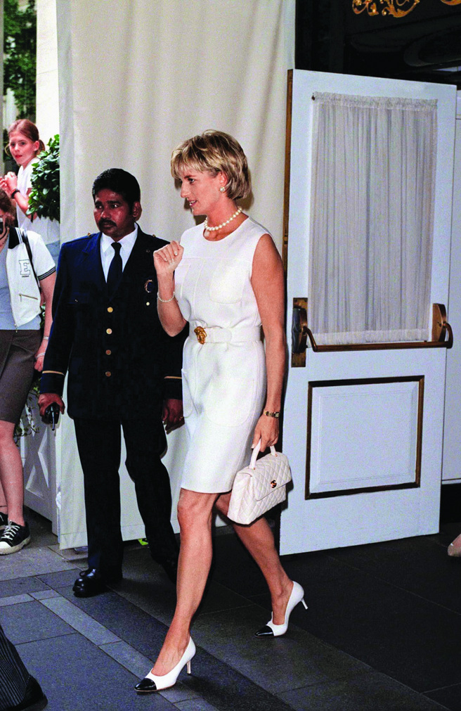 背香奈儿的黛妃。(图/大是文化提供)