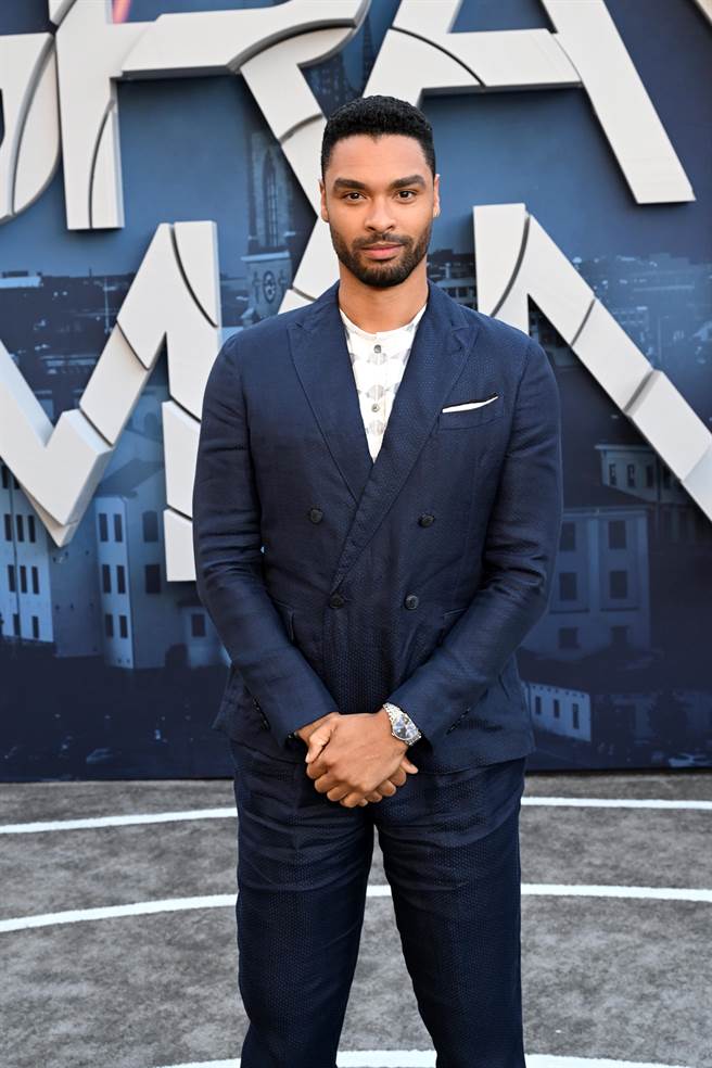 雷吉尚佩吉日前出席《灰影人》首映会。（Netflix提供）