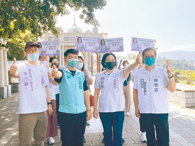 民眾黨桃園市長參選人賴香伶（右二）痛批林智堅針對論文門所開的記者會內容很不道德。（呂筱蟬攝）