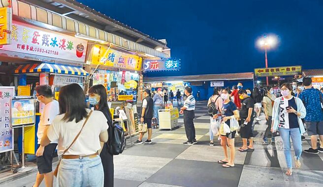 花莲县环保局为减少东大门夜市垃圾量，2018年规画建置全台首座「环保餐具清洗中心」，却因选址问题延宕多年，最后选定四八高地兴建，待用地分割拨用程序及工程细部设计调整完成后，预计下月招标。（罗亦晽摄）